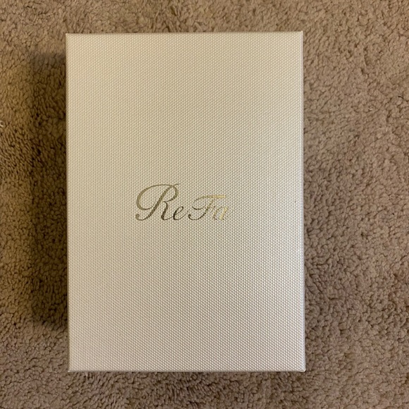 ReFa Carrot Face Roller - Picture 2 of 3